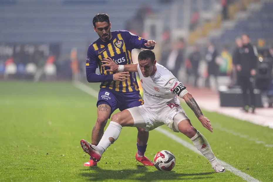 Süper Lig'de hafta 3 maçla kapandı: Sadece 2 gol çıktı - 3 Süper Lig'de hafta 3 maçla kapandı: Sadece 2 gol çıktı - 3