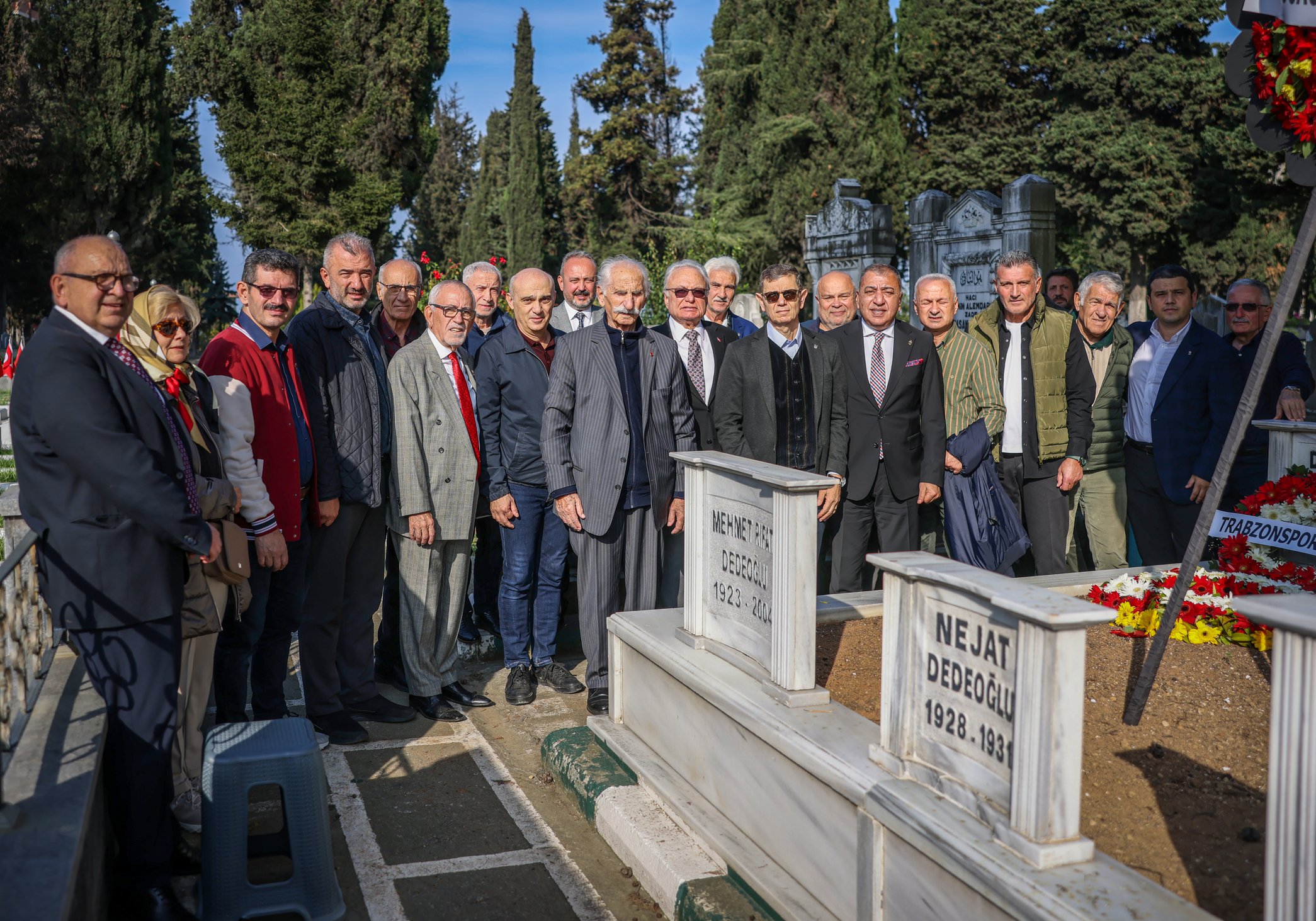 Trabzonspor'un kurucu başkanlarından Rıfat Dedeoğlu, mezarı başında anıldı
