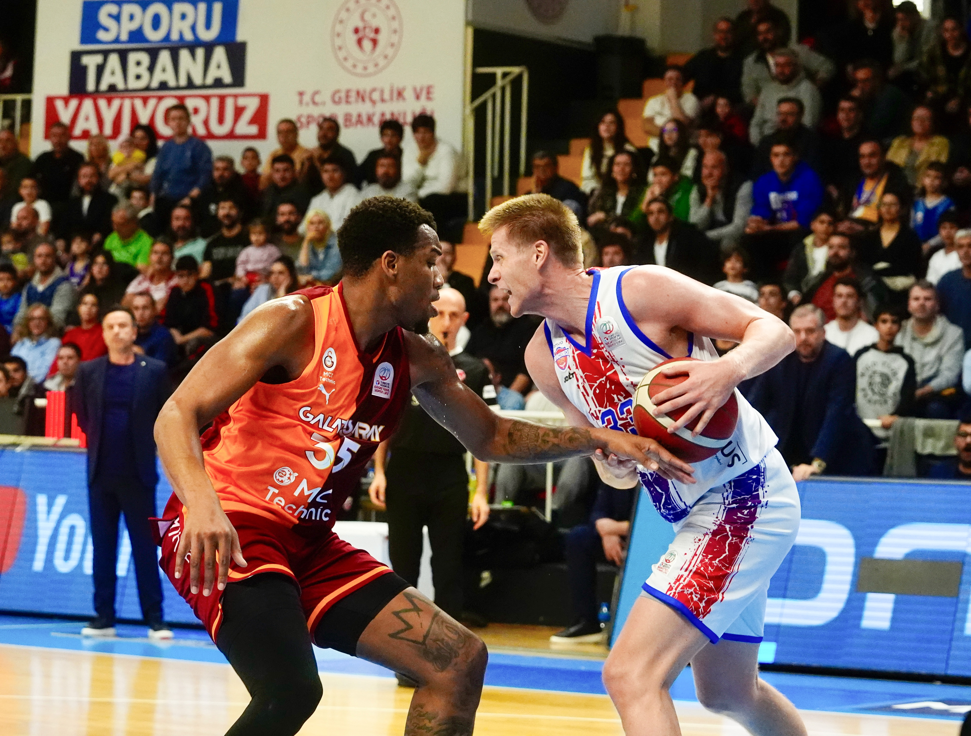 Galatasaray ligde 5. galibiyetini aldı