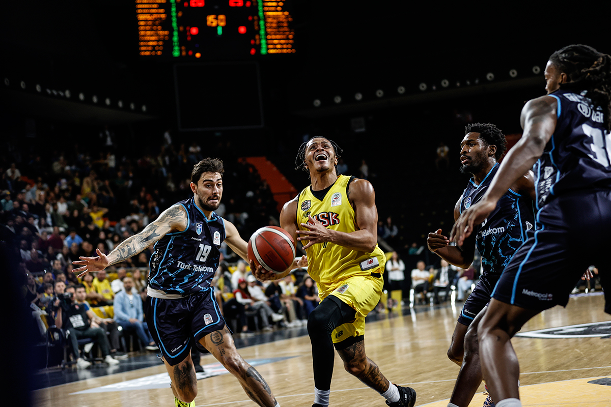 Türk Telekom deplasmanda galibiyeti aldı