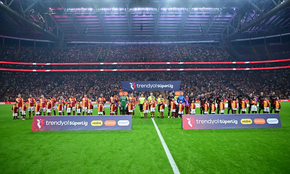 Galatasaray ikinci yarı döndü: 5 gol, 2 kırmızı kart - 2