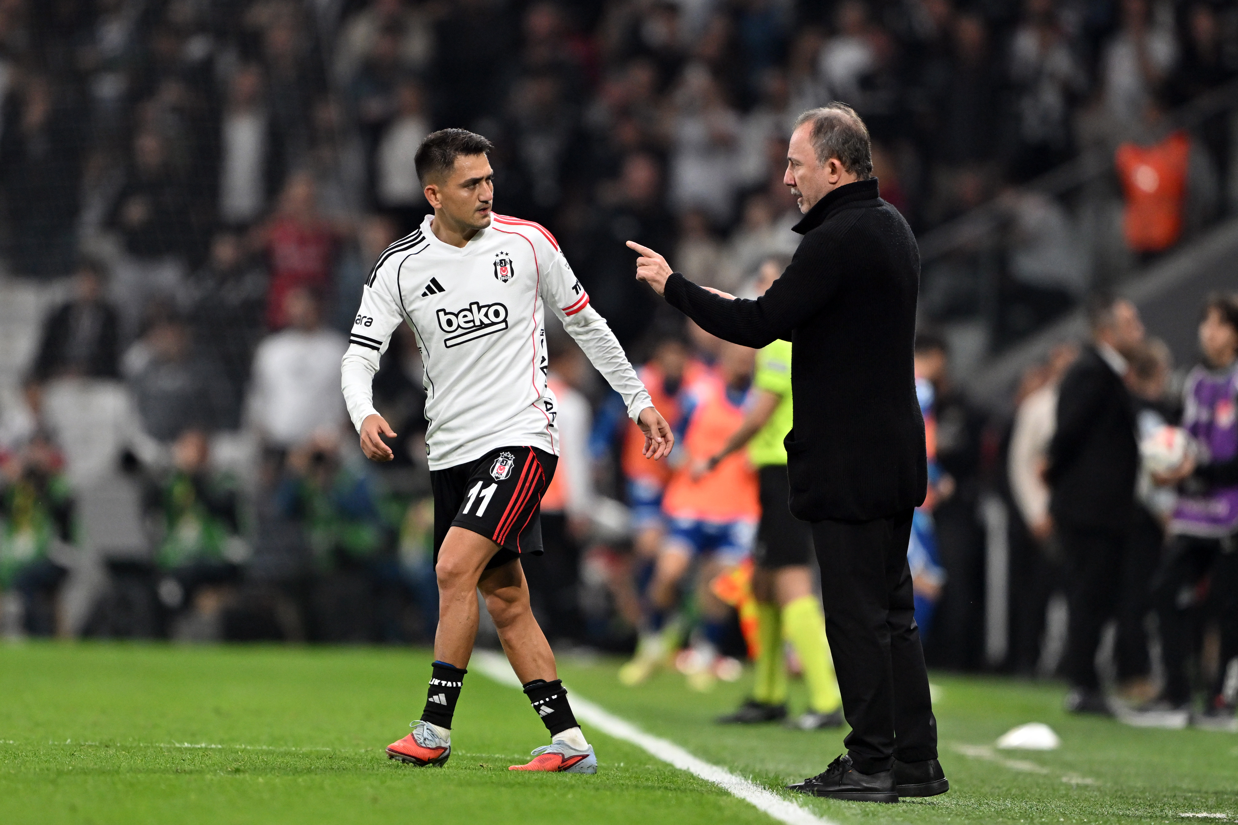 Beşiktaş taraftarları, Sergen Yalçın'ı istifaya davet etti