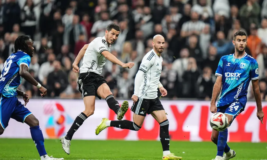 Beşiktaş tribünlerinden yönetim ve Salih Uçan'a tepki - 3