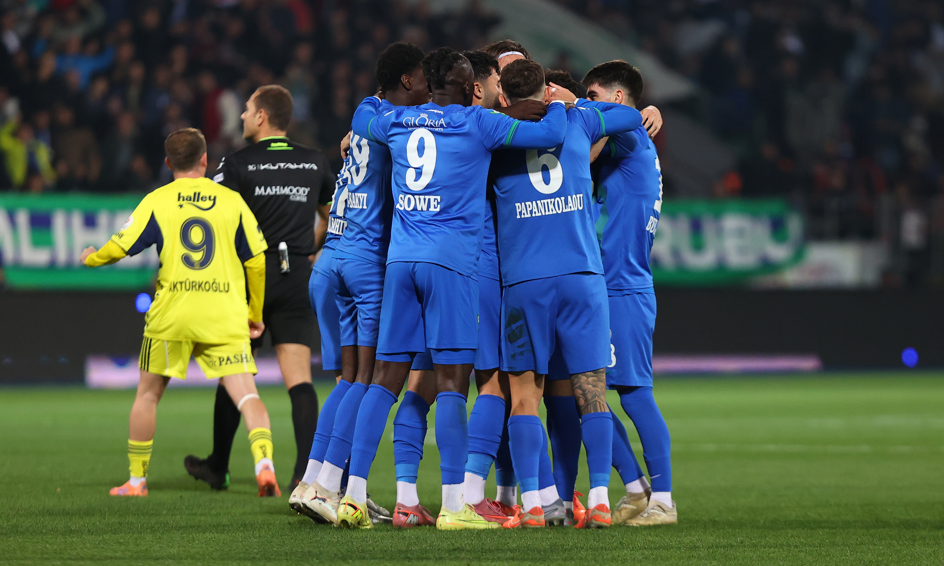 Çaykur Rizespor'dan maç devam ederken olay tepki