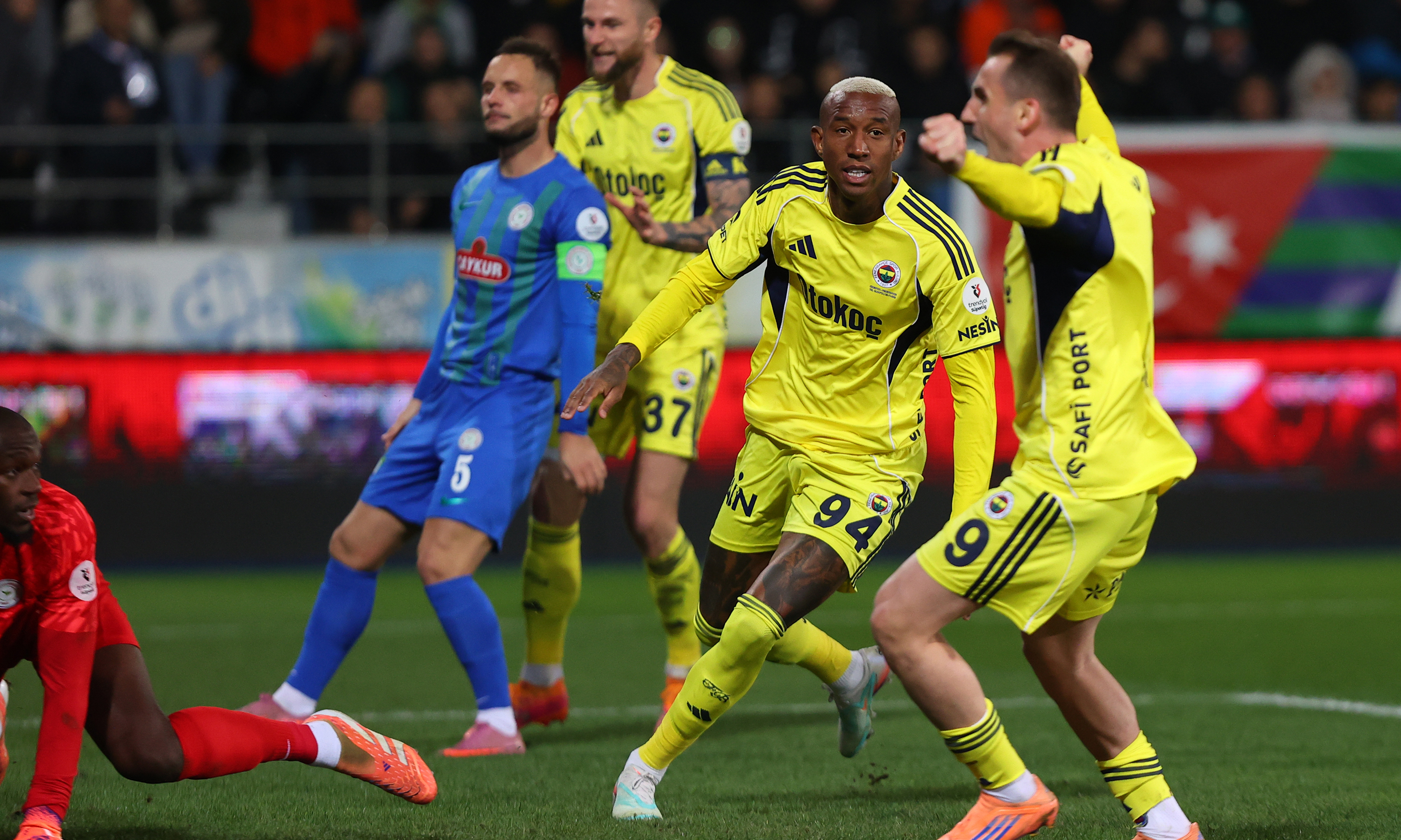 Fenerbahçe'den muhteşem geri dönüş: Derbi öncesi hata yok