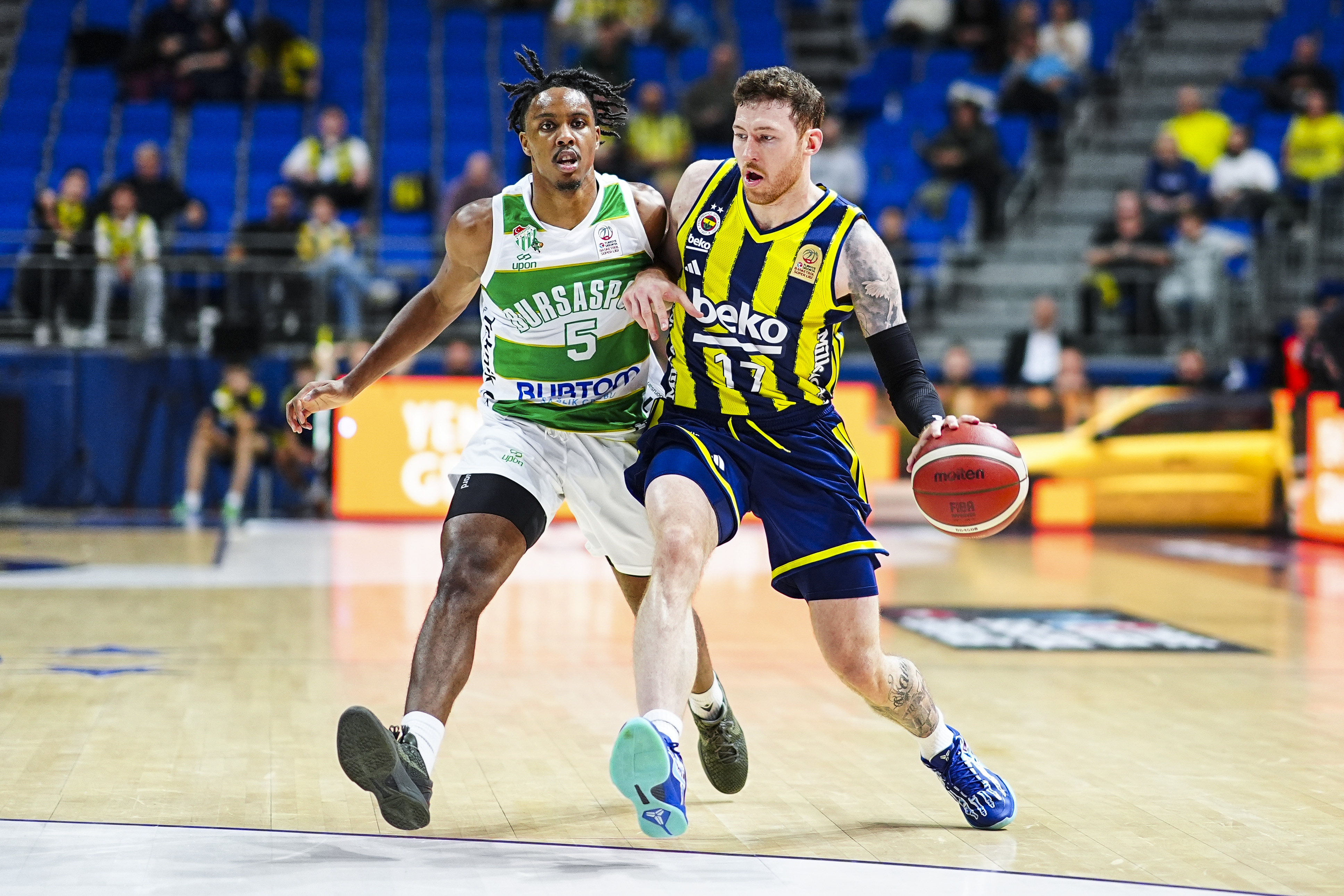 Fenerbahçe Beko ikinci yarı geri dönüşüyle kazandı