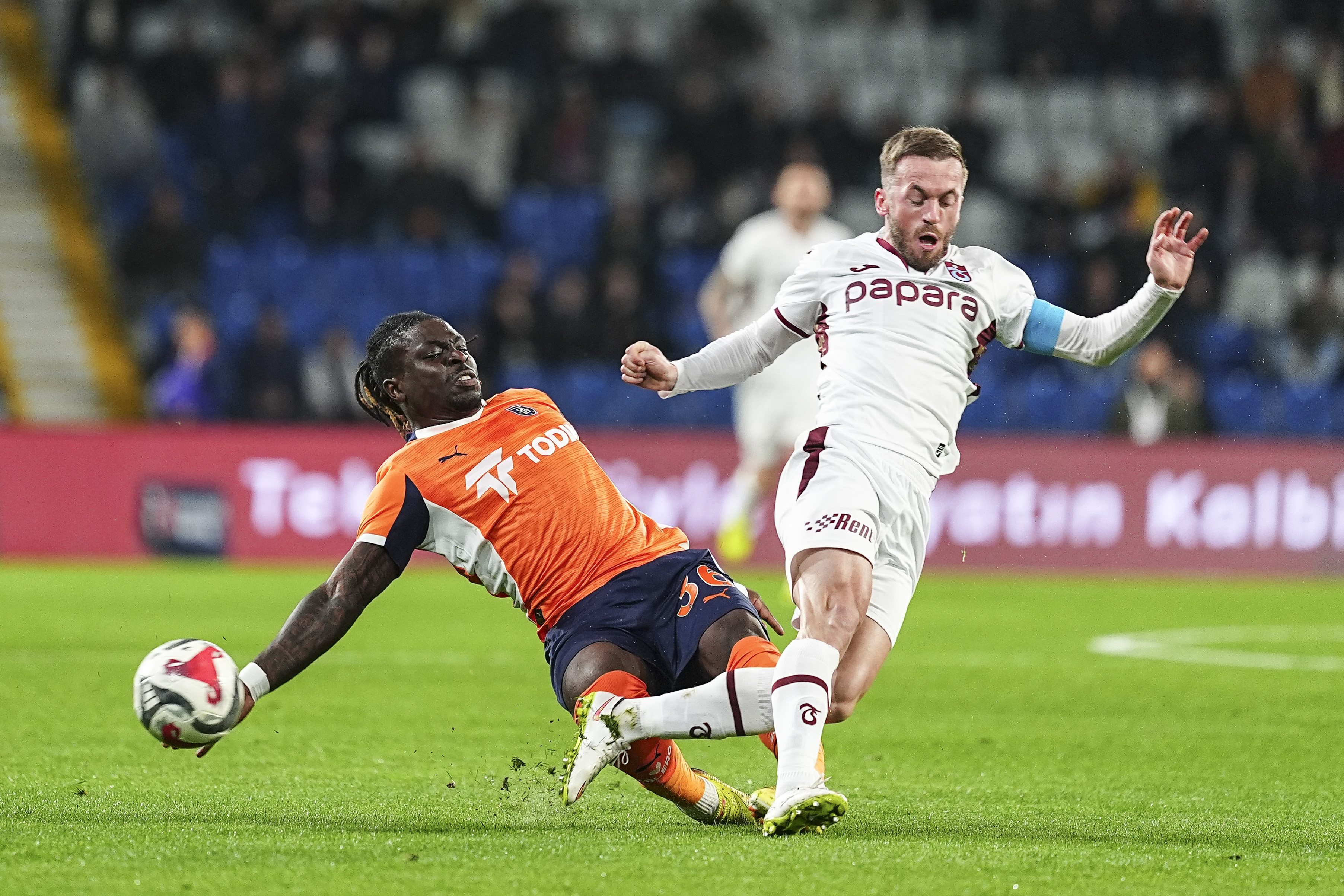 Başakşehir'den Edin Visca için geçmiş olsun mesajı