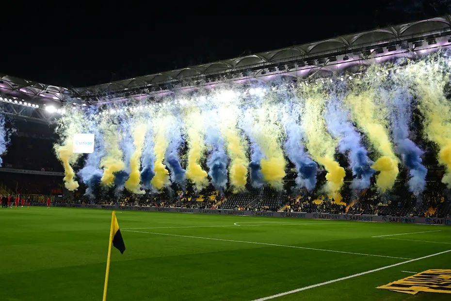 Fenerbahçe tribünlerinden derbiye özel görsel şölen - 2