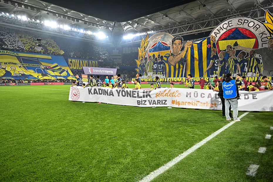 Fenerbahçe tribünlerinden derbiye özel görsel şölen - 4