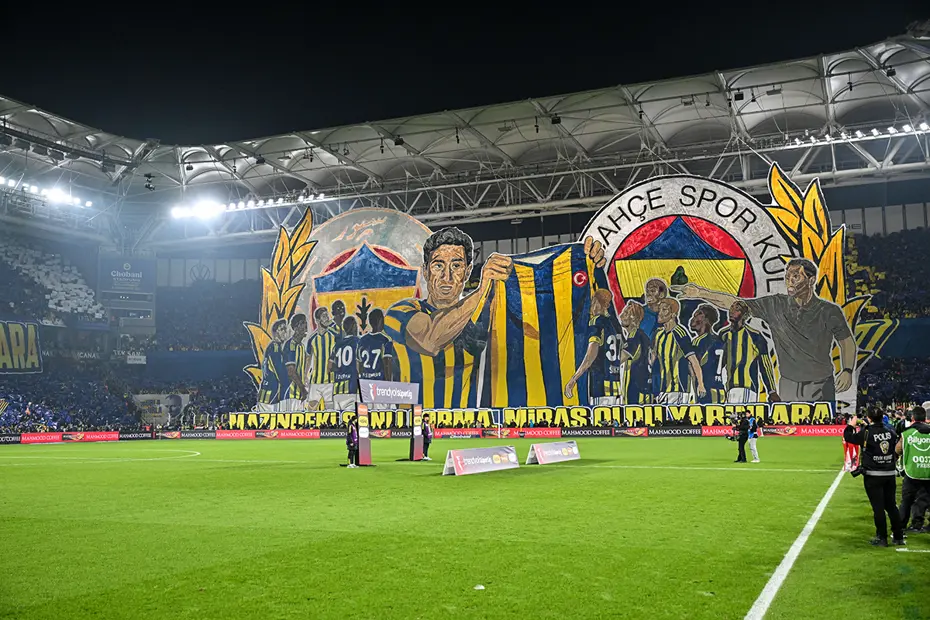 Fenerbahçe 5 Günde Rekor Gelir Elde Etti: 143 Milyon TL Satış 1 Fenerbahçe rekor geliri resmen açıkladı: Bu rakama sadece 5 günde ulaşıldı
