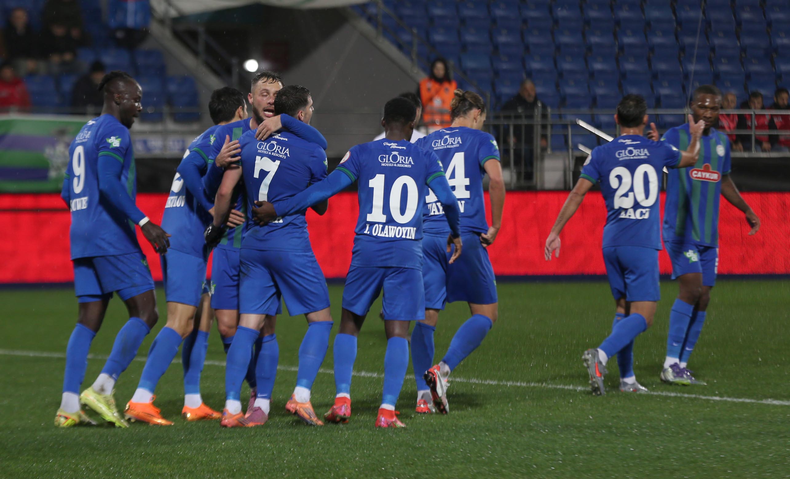 Çaykur Rizespor kupada gol oldu yağdı