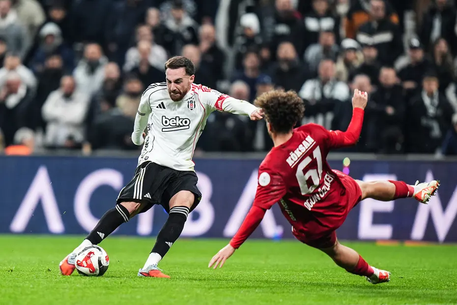 "Halil Umut Meler Beşiktaş ile ne sorunu olduğunu açıklamalı" | Spor yazarları Beşiktaş için ne dedi? - 4