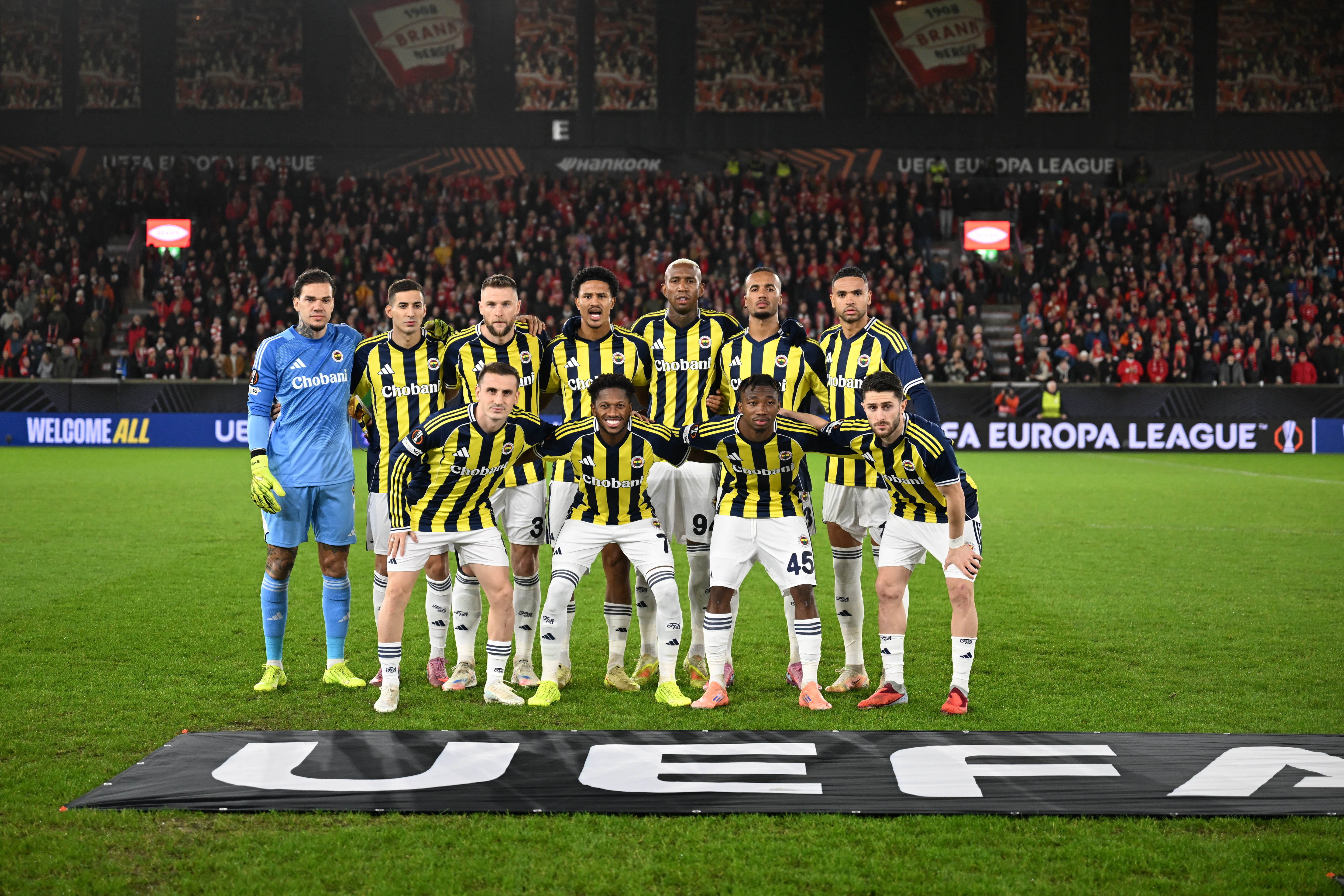 Fenerbahçe'de zorunlu değişiklik: İsmail Yüksek oyuna devam edemedi