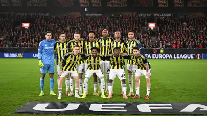 Fenerbahçe'de zorunlu değişiklik: İsmail Yüksek oyuna devam edemedi