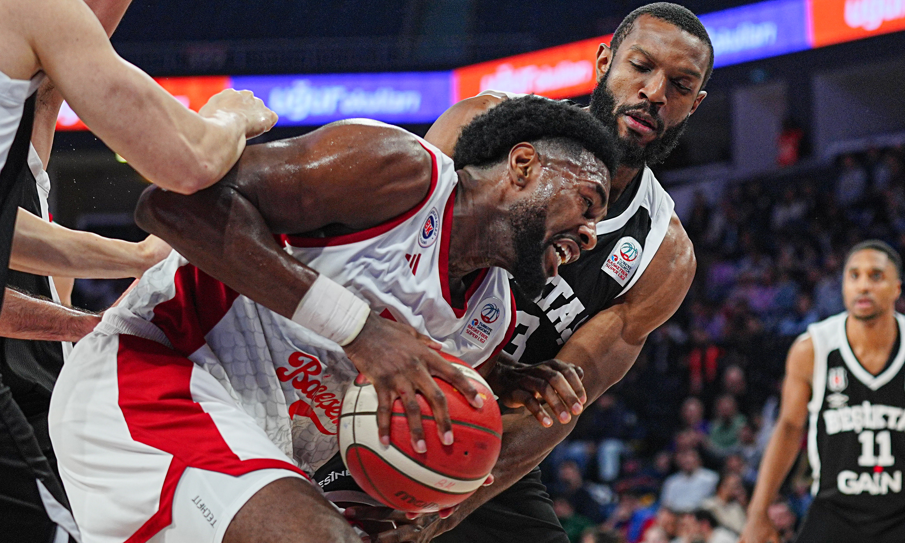 Beşiktaş GAİN ligde durdurulamıyor