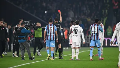 Eski hakemler Trio'da kırmızı kart pozisyonuna noktayı koydu: "Kimse anlamıyor" Eski hakemler Trio'da kırmızı kart pozisyonuna noktayı koydu: "Kimse anlamıyor"