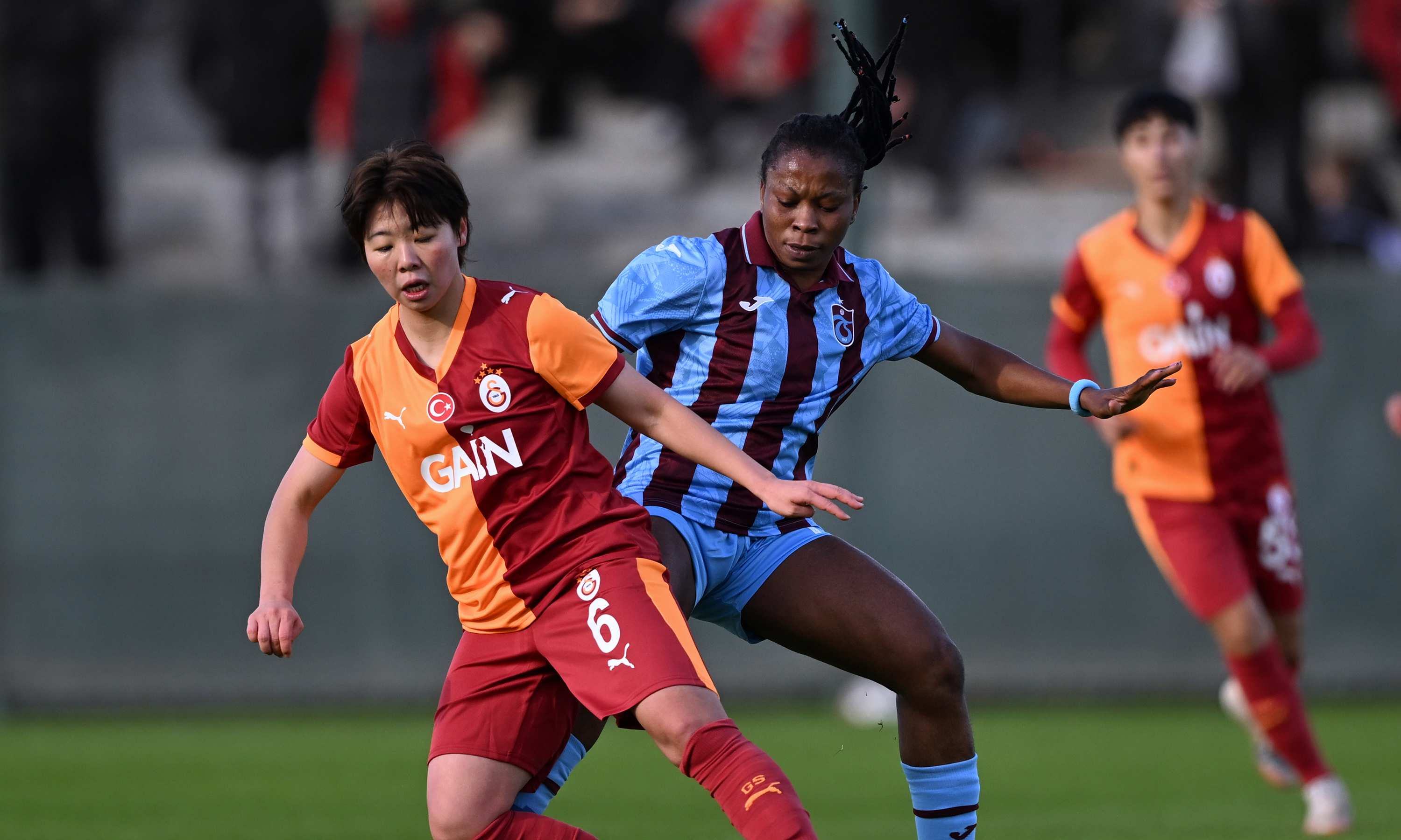 Trabzonspor derbide Galatasaray'ı tek golle devirdi