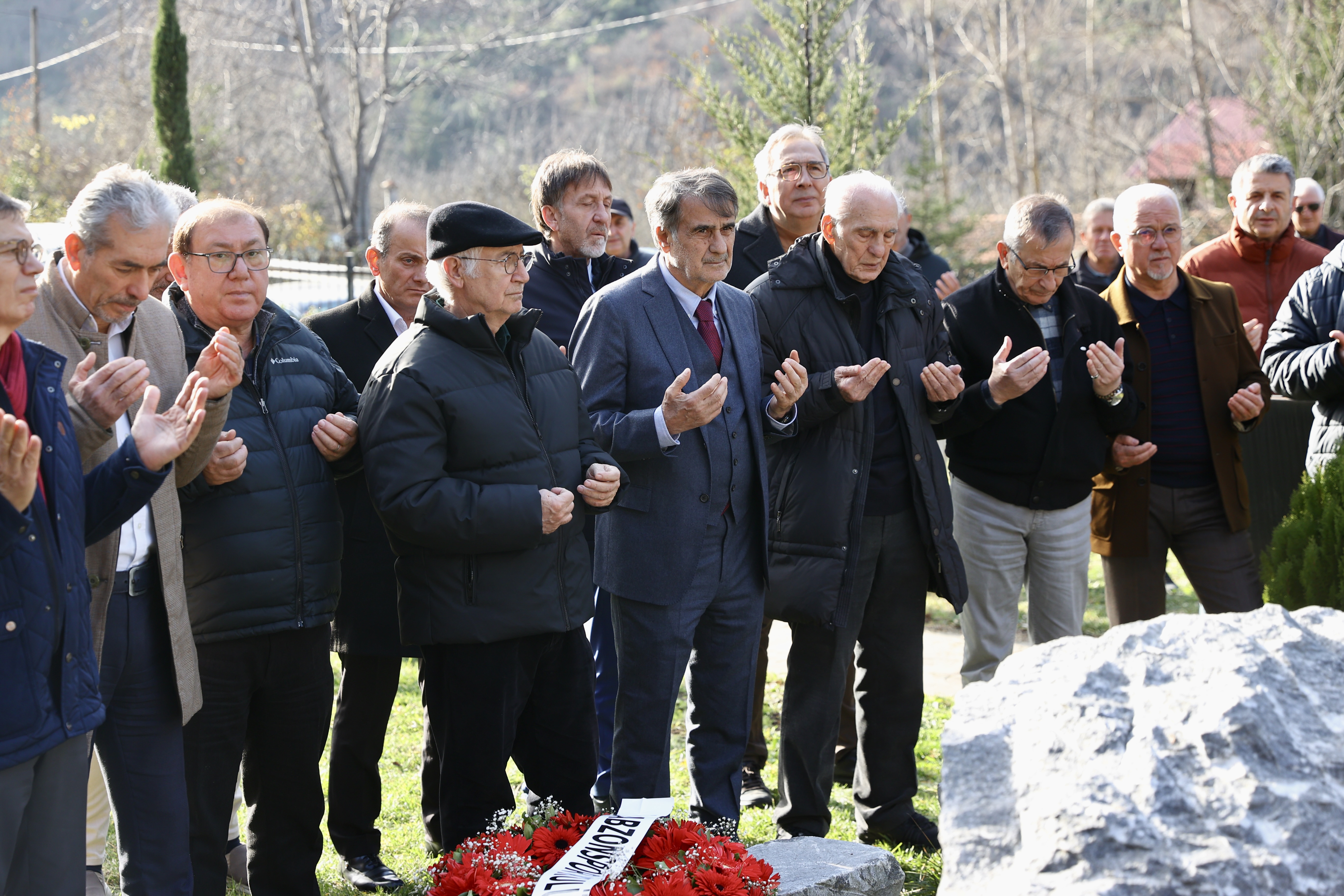 Trabzonspor efsanesi Özkan Sümer, mezarı başında anıldı