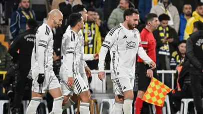 Orkun Kökçü'den FLAŞ maç sonu hakem yorumu: Kendi kırmızı kartını hatırlattı