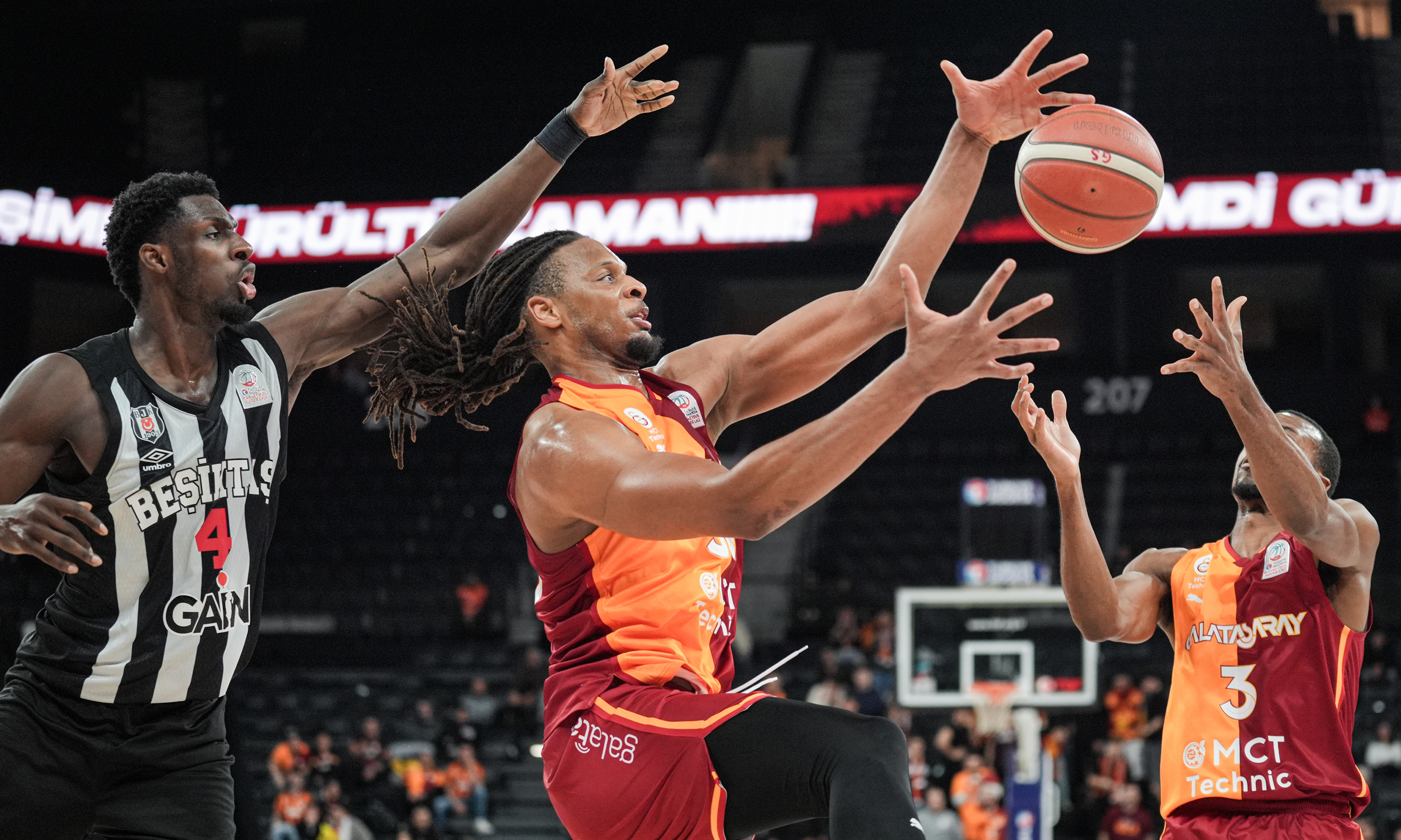 Potadaki derbi Galatasaray MCT Technic'in