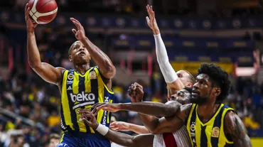 Fenerbahçe Beko farklı kazandı; liderliği 15. haftada devraldı