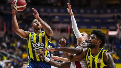 Fenerbahçe Beko farklı kazandı; liderliği 15. haftada devraldı Fenerbahçe Beko farklı kazandı; liderliği 15. haftada devraldı