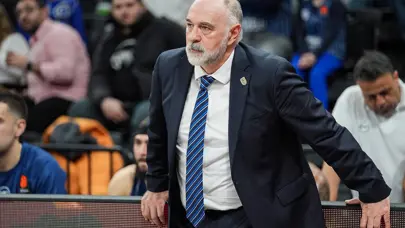 Pablo Laso sonuca kızgın: "Sahadan kaybolduk, olacak şey değil" Pablo Laso sonuca kızgın: "Sahadan kaybolduk, olacak şey değil"
