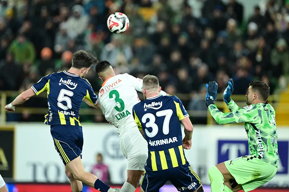 İlker Yağcıoğlu'nu kızdıran performans: Fenerbahçeli oyuncuya "futbolu unutmuş" eleştirisi - 3