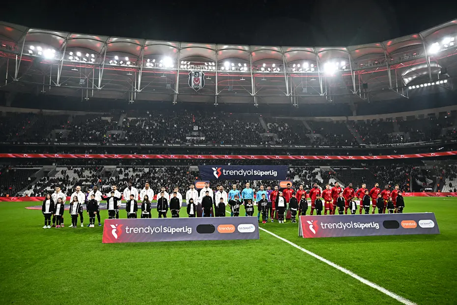Beşiktaş'ta İstifa Tepkisi: Kayserispor Maçında Yönetime Tezahürat 1 Beşiktaş'ta istifa tepkisi Kayserispor maçı