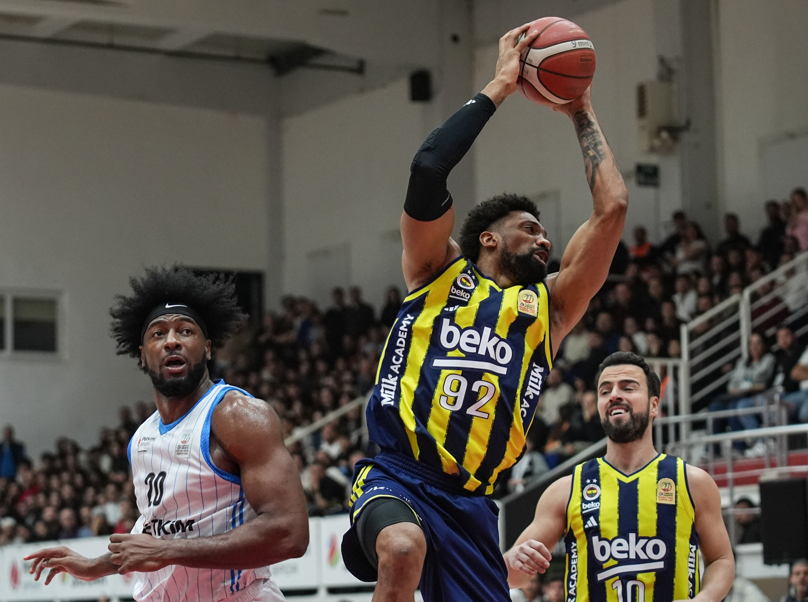 Fenerbahçe Beko deplasmanda Aliağa Petkimspor'u yendi