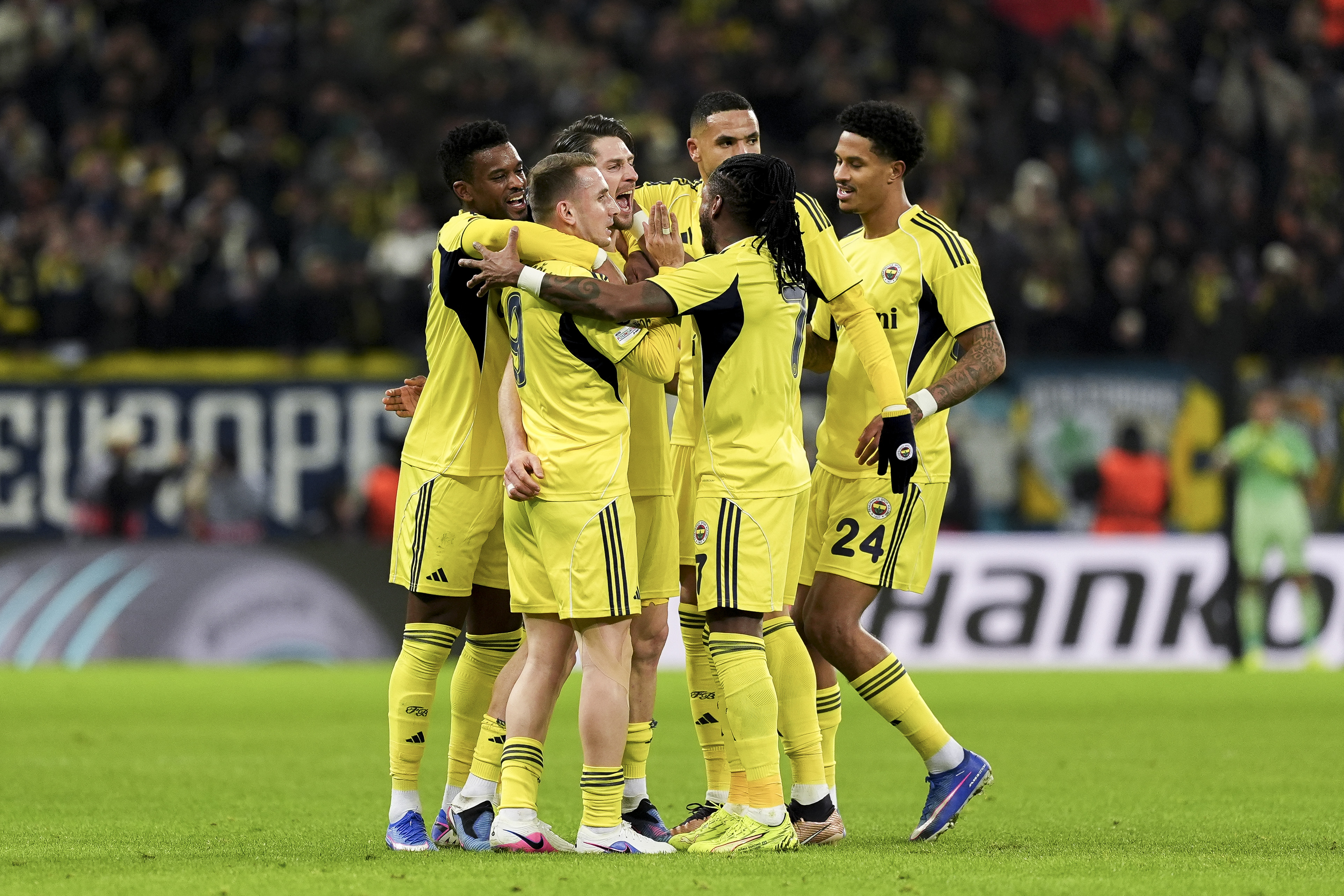 Rakibini bekliyor: Fenerbahçe, UEFA Avrupa Ligi'nde play-off turuna yükseldi