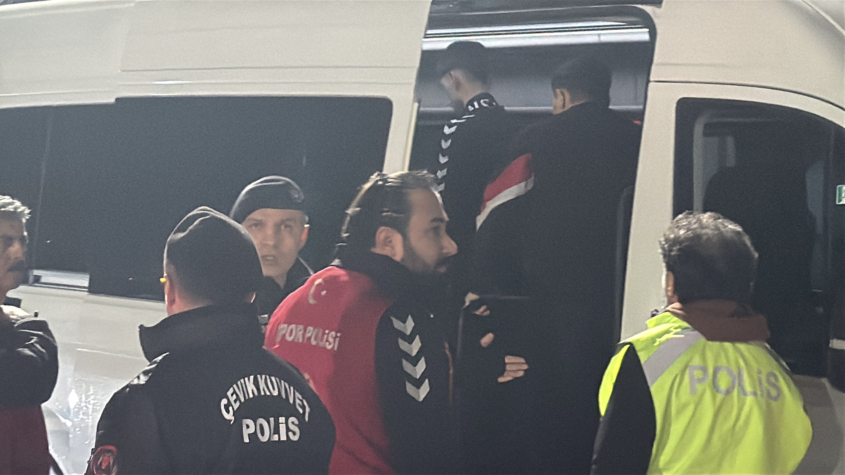 Samsun'da Trabzonspor takım otobüsünü taşladıkları iddiasıyla 6 kişi gözaltına alındı