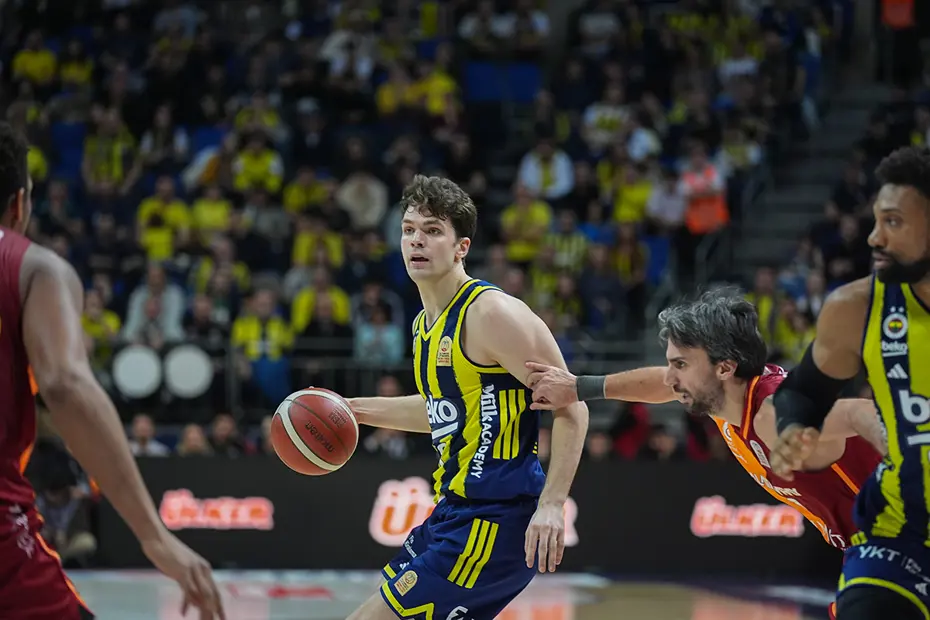 Nefes kesen derbide kazanan Fenerbahçe Beko - 3