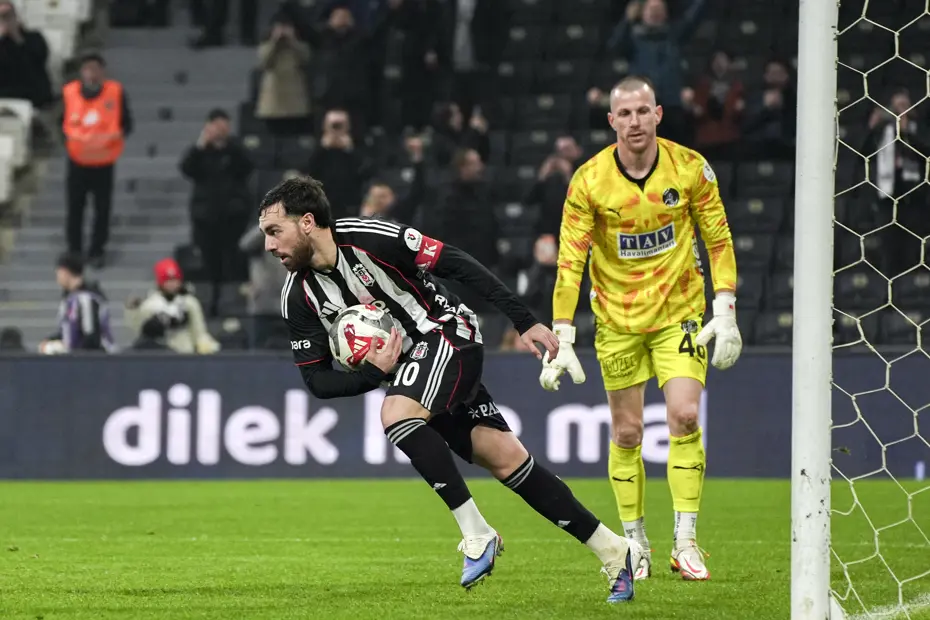 Nihat Kahveci Beşiktaş'ta bileti kesti: "Artık kalbi kaldırmaz" - 5 Nihat Kahveci Beşiktaş'ta bileti kesti: "Artık kalbi kaldırmaz" - 5