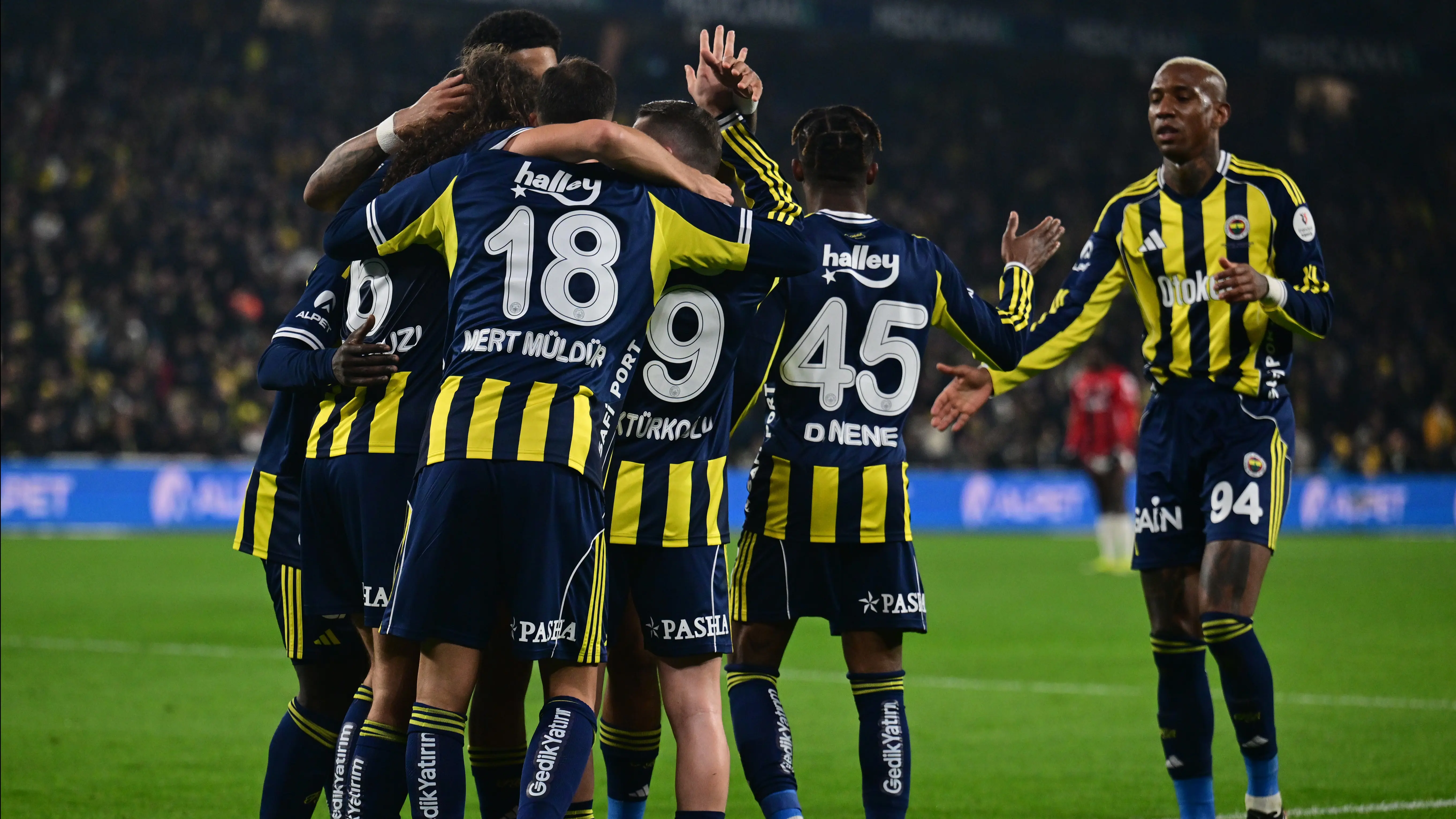 Ne Saran ne Tedesco! 2 isim tüm takımı toplayıp söz aldı