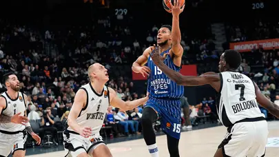 Anadolu Efes'ten EuroLeague'de üst üste 3. galibiyet