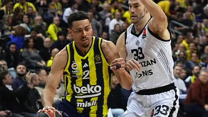 Fenerbahçe Beko'nun serisi 8 maça çıktı: Taraftarlardan Sırpların ayıbına göndermeli pankart