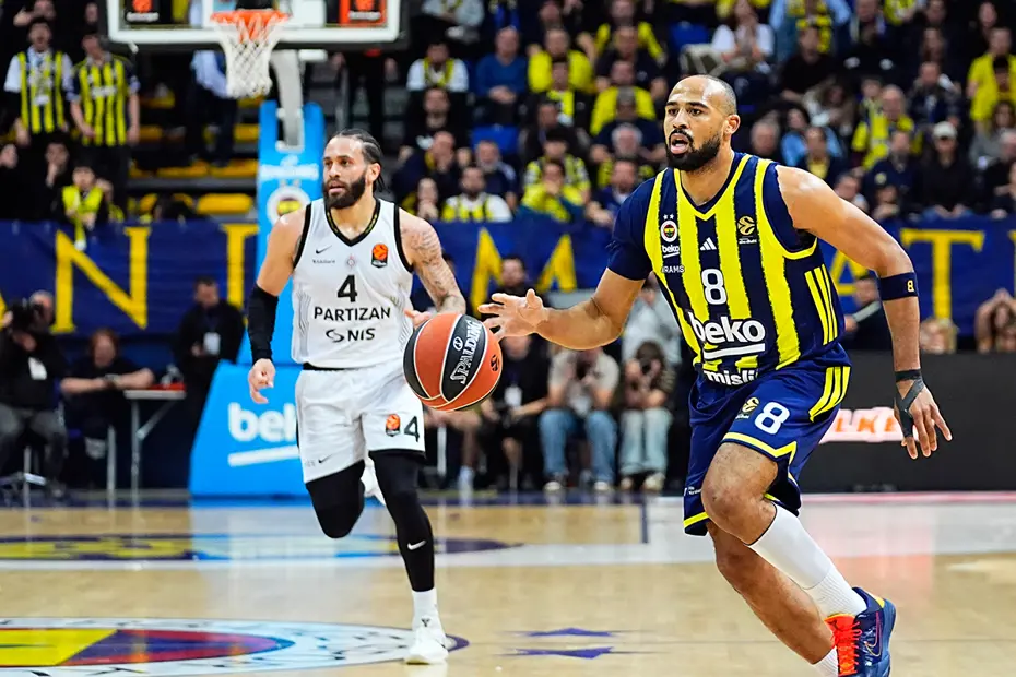 Fenerbahçe Beko'nun serisi 8 maça çıktı: Taraftarlardan Sırpların ayıbına göndermeli pankart - 2