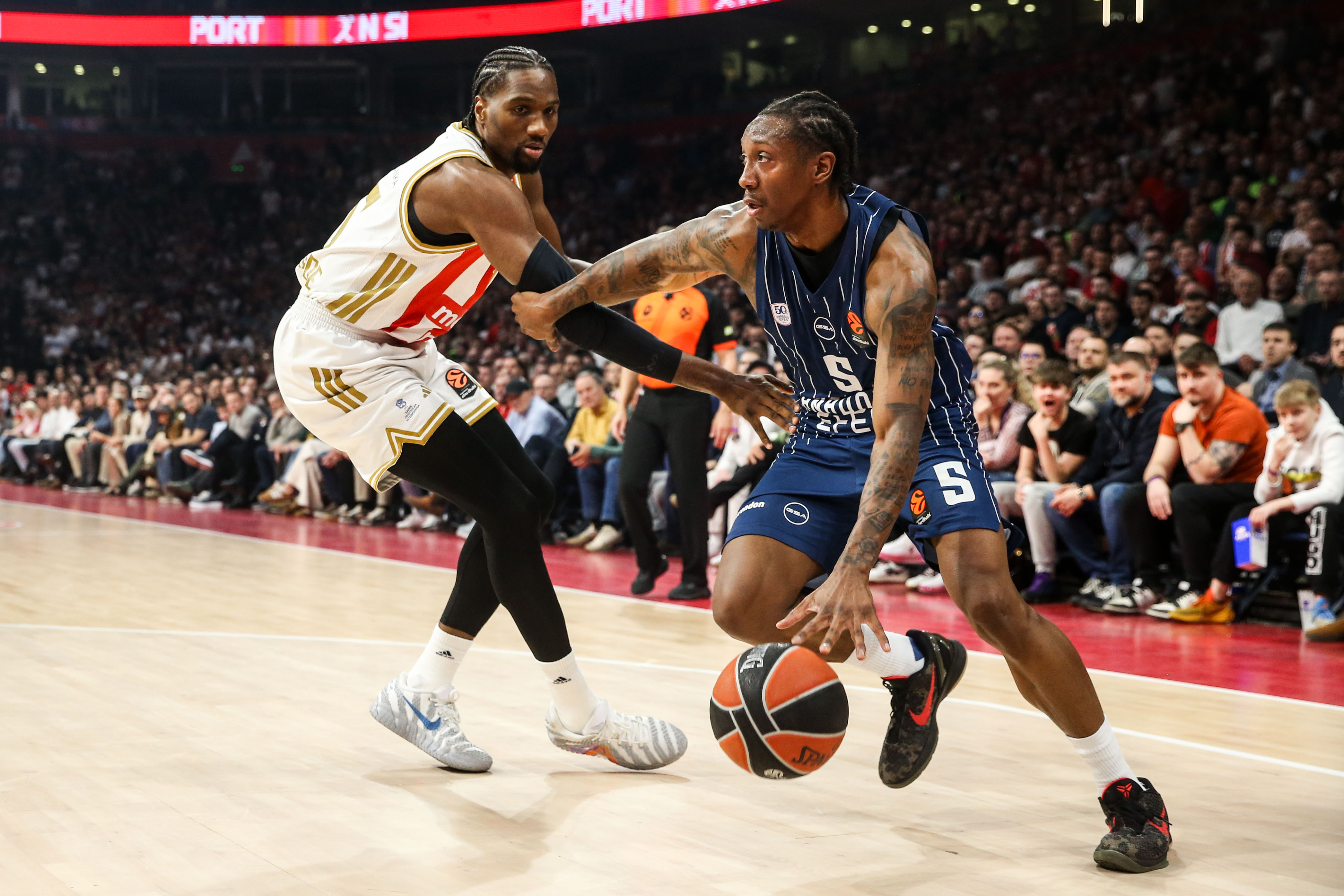 Anadolu Efes deplasmanda kayıp