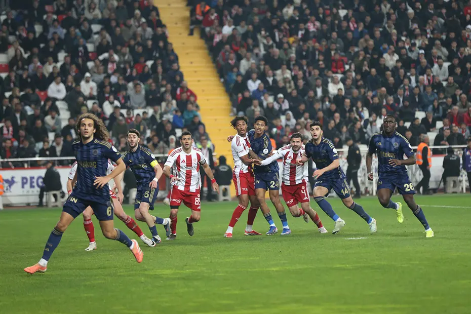 Fenerbahçe oyuncularından şampiyonluk sözleri: "Yarış ortada" - 2 Fenerbahçe oyuncularından şampiyonluk sözleri: "Yarış ortada" - 2