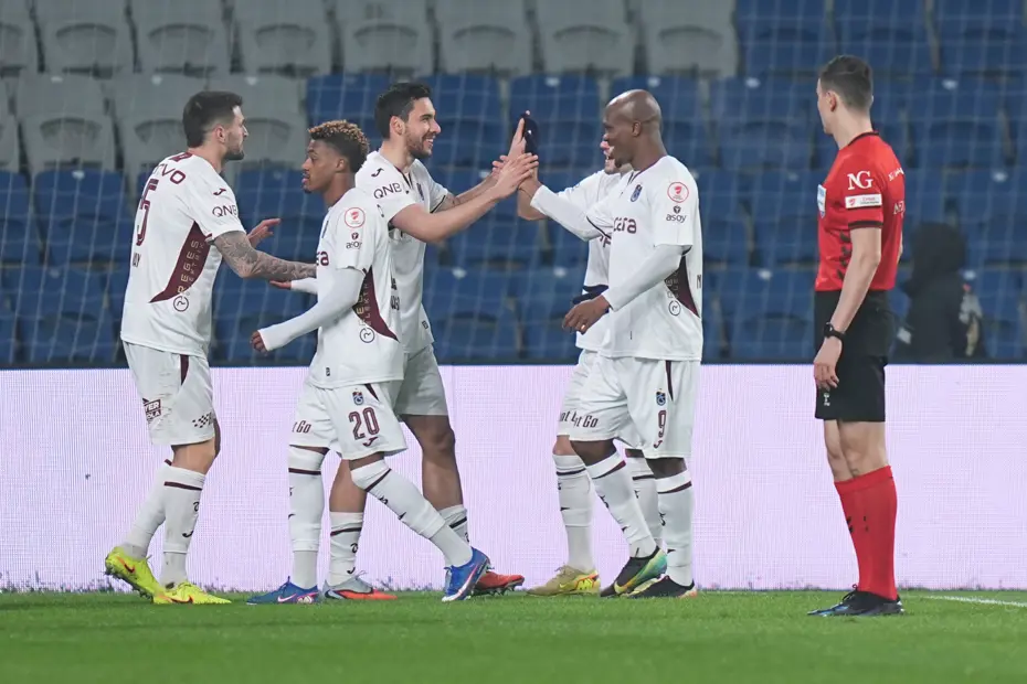 Başakşehir'de 6 gollü, kırmızı kartlı nefes kesen maç: Trabzonspor çeyrek finalde - 2