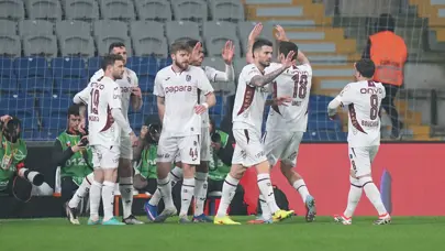 Başakşehir'de 6 gollü, kırmızı kartlı nefes kesen maç: Trabzonspor çeyrek finalde Başakşehir'de 6 gollü, kırmızı kartlı nefes kesen maç: Trabzonspor çeyrek finalde