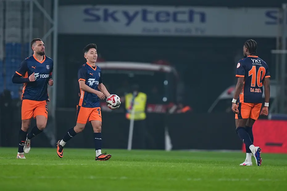 Başakşehir'de 6 gollü, kırmızı kartlı nefes kesen maç: Trabzonspor çeyrek finalde - 4
