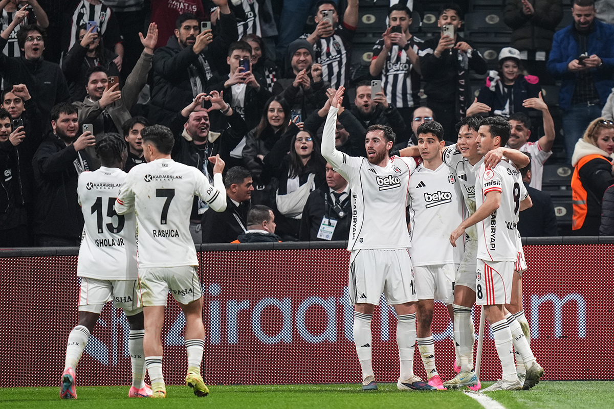 Güle oynaya çeyrek finalde: Beşiktaş yeni yaşına moralli girdi