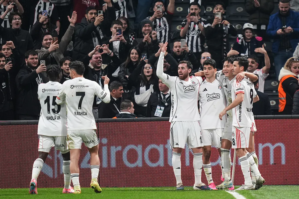Güle oynaya çeyrek finalde: Beşiktaş yeni yaşına moralli girdi