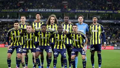 Fenerbahçe'de yıldız isimden kötü haber: İlk yarının ardından cezalı duruma düştü Fenerbahçe'de yıldız isimden kötü haber: İlk yarının ardından cezalı duruma düştü
