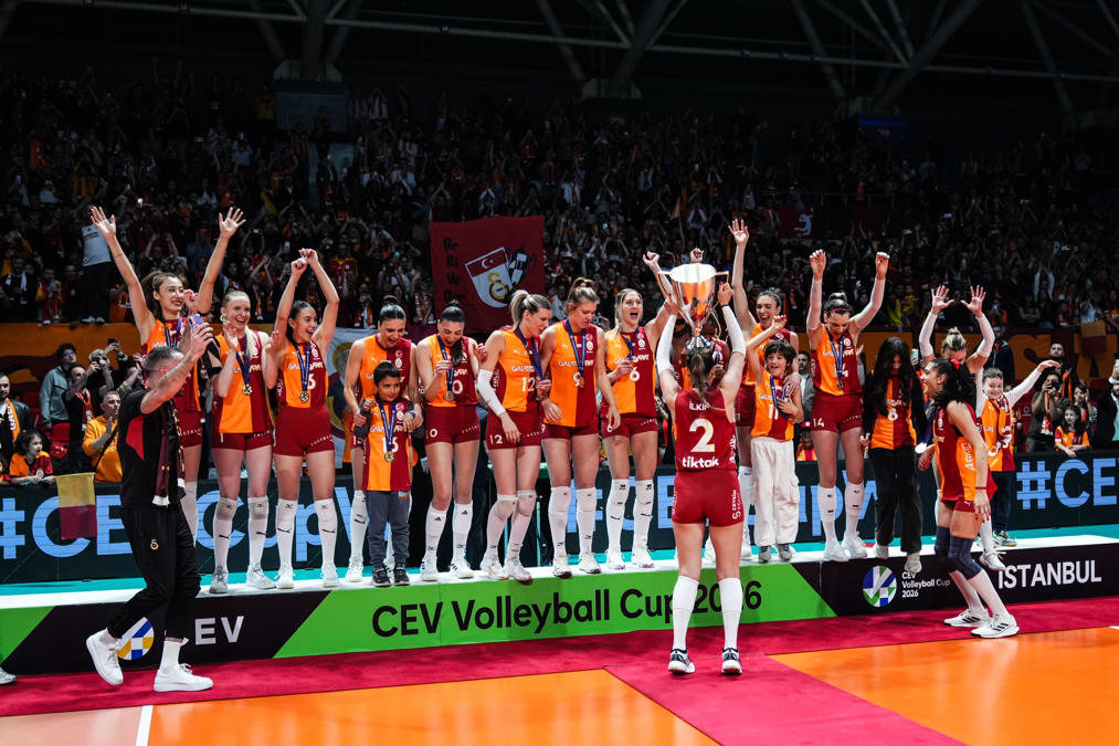 Türk sporunda bir ilki başardı: CEV Kupası'nda şampiyon Galatasaray Daikin