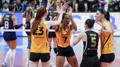 VakıfBank şampiyon: Müthiş geri dönüşle Sultanlar Ligi'ni kazandı VakıfBank şampiyon: Müthiş geri dönüşle Sultanlar Ligi'ni kazandı