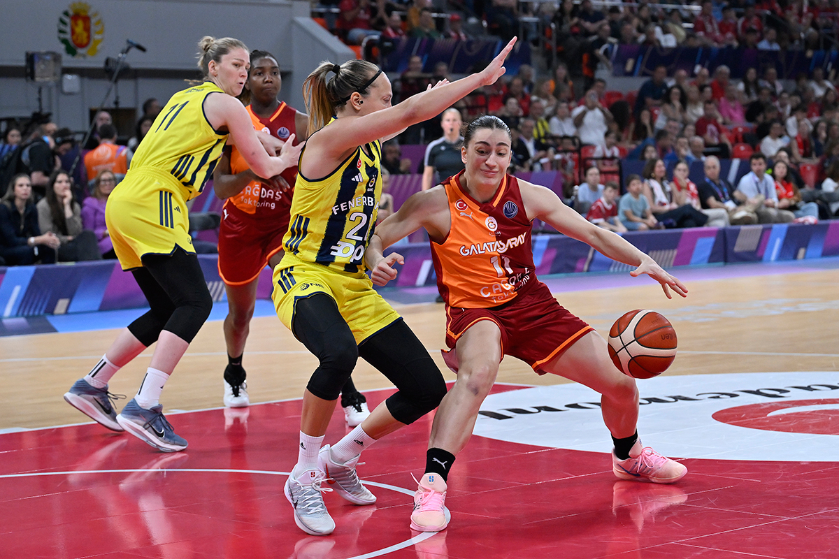 Fenerbahçe Opet 3. kez Avrupa'nın zirvesinde