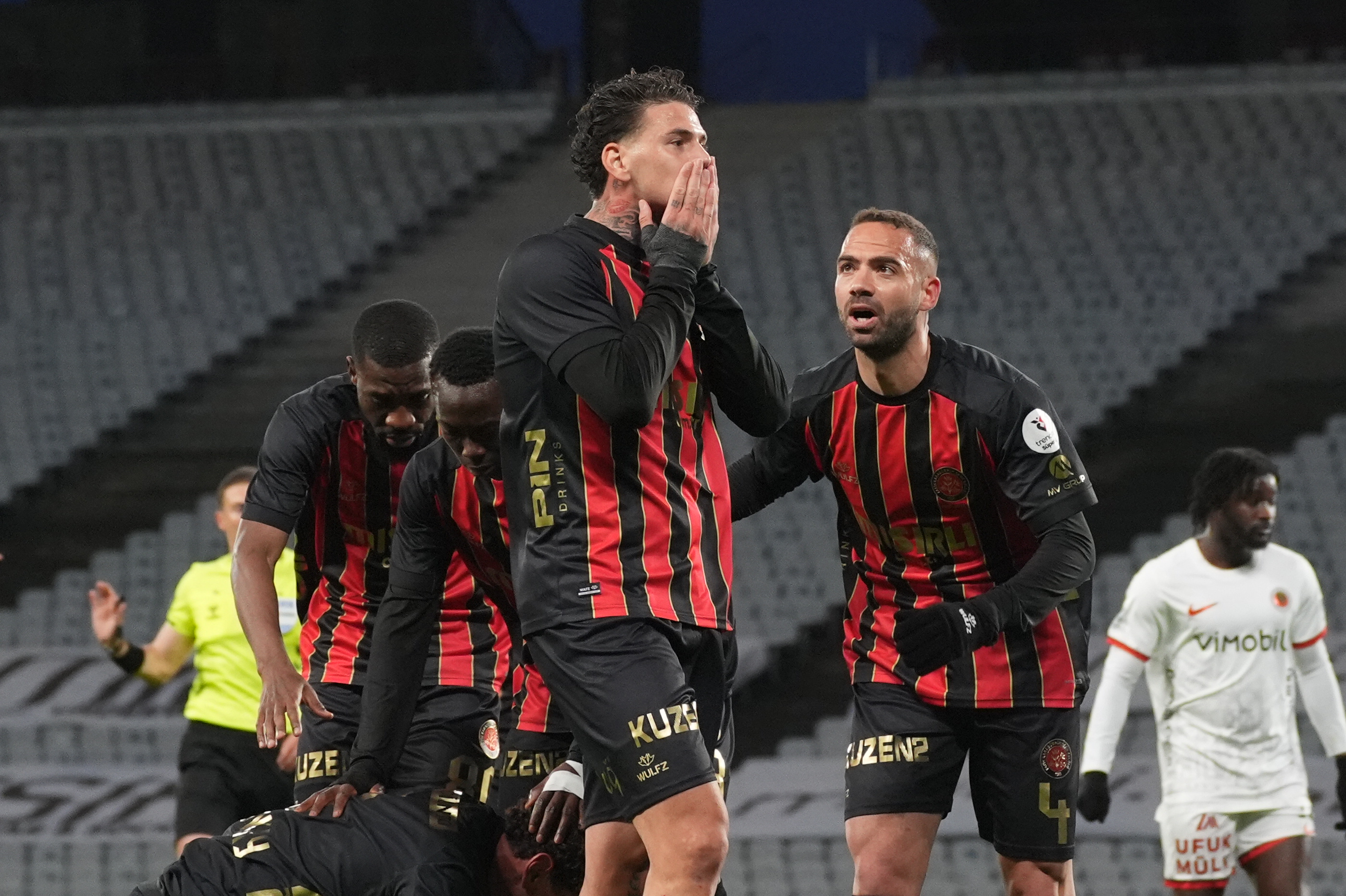 Puan durumu ve fikstür: Süper Lig'de küme düşecek takımlar son 2 hafta belli olacak